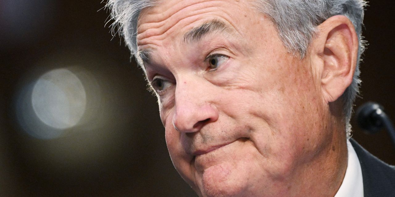 S&P 500 struggles to break losing streak as Fed supports more hikes.