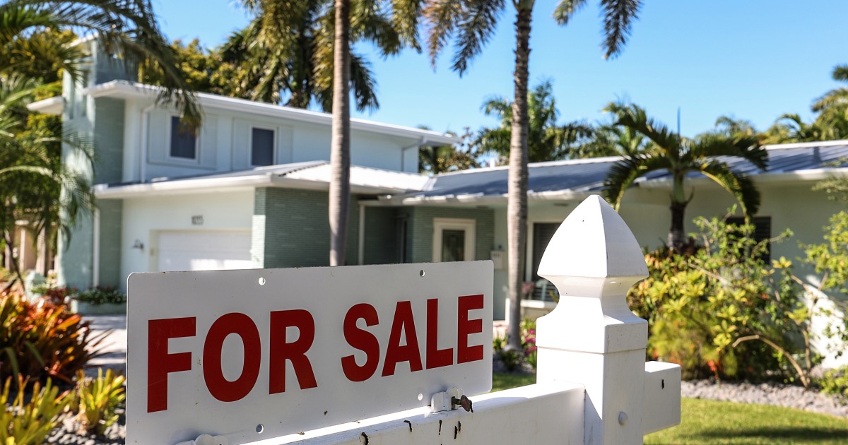"Surge in Economic Data Pushes Mortgage Rates Above 7%"