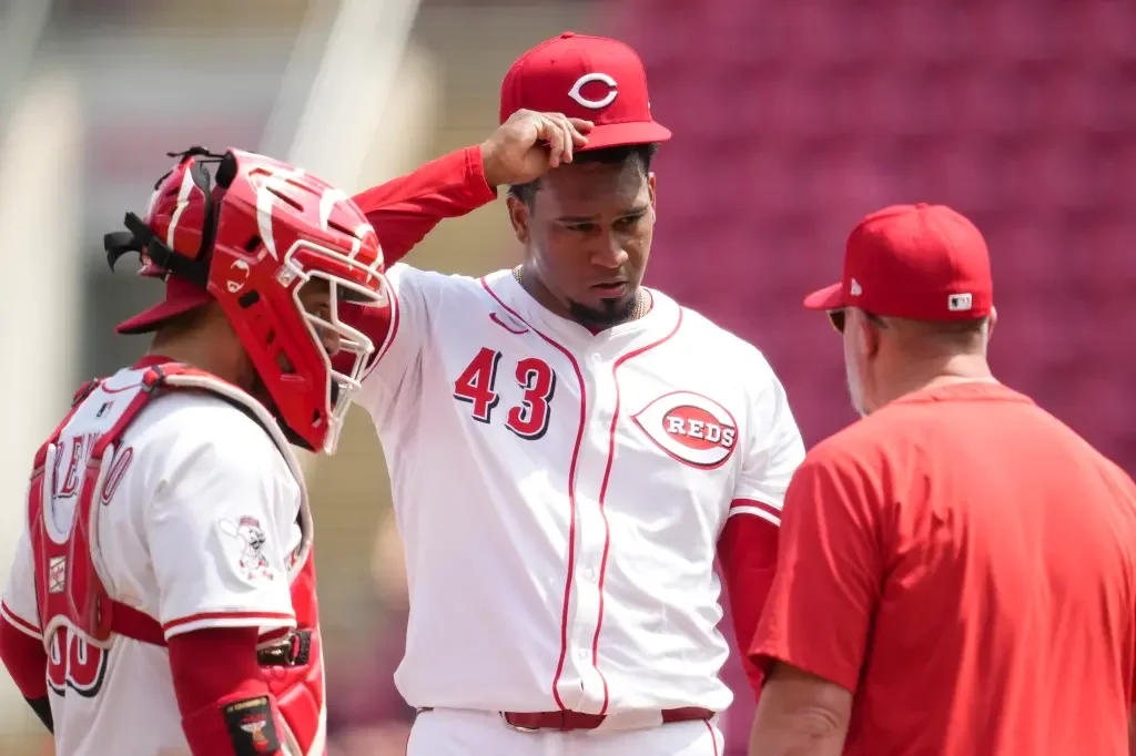 Dodgers acquire All-Star reliever Alexis Diaz from Reds