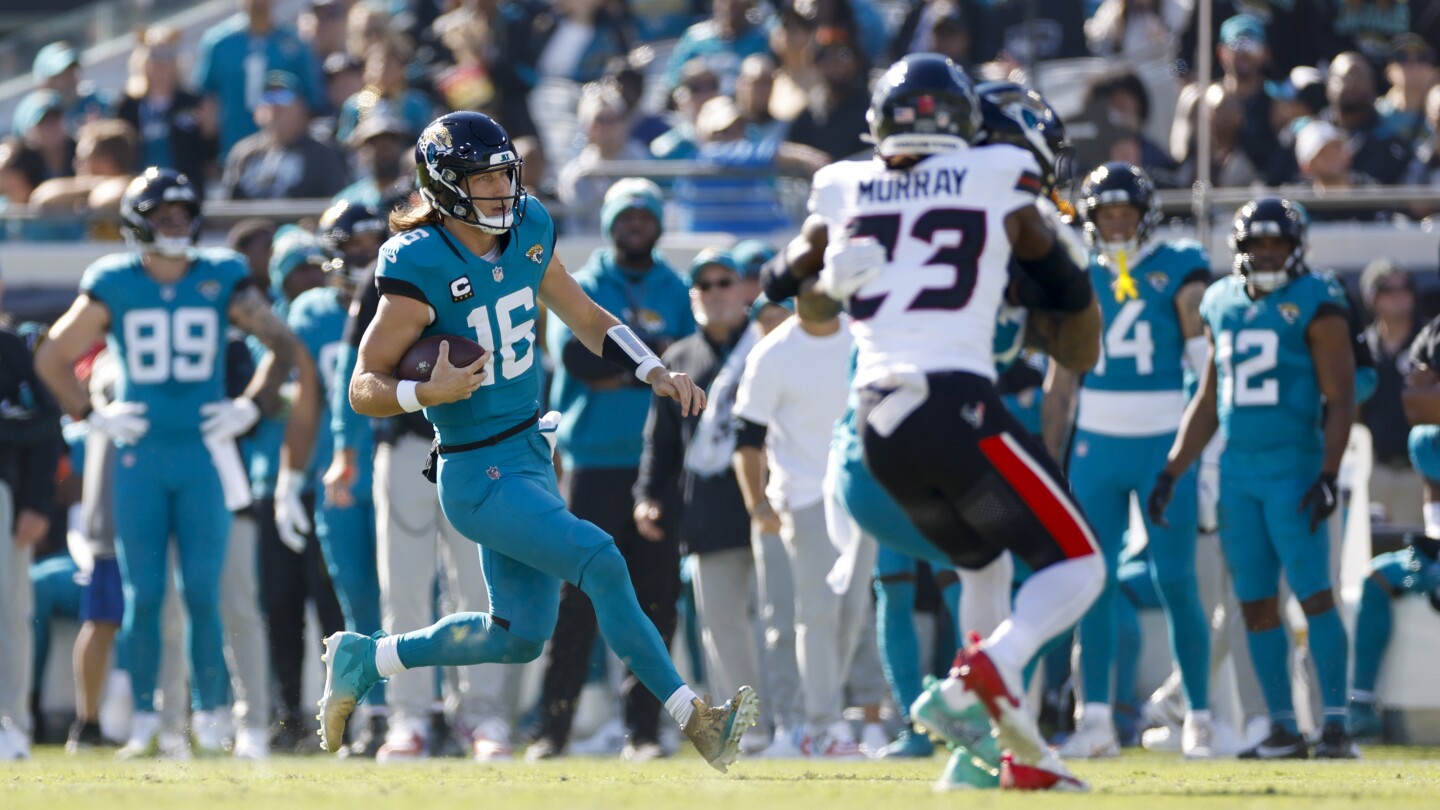 Jaguars' Lawrence Suffers Concussion in Loss to Texans, Future Uncertain