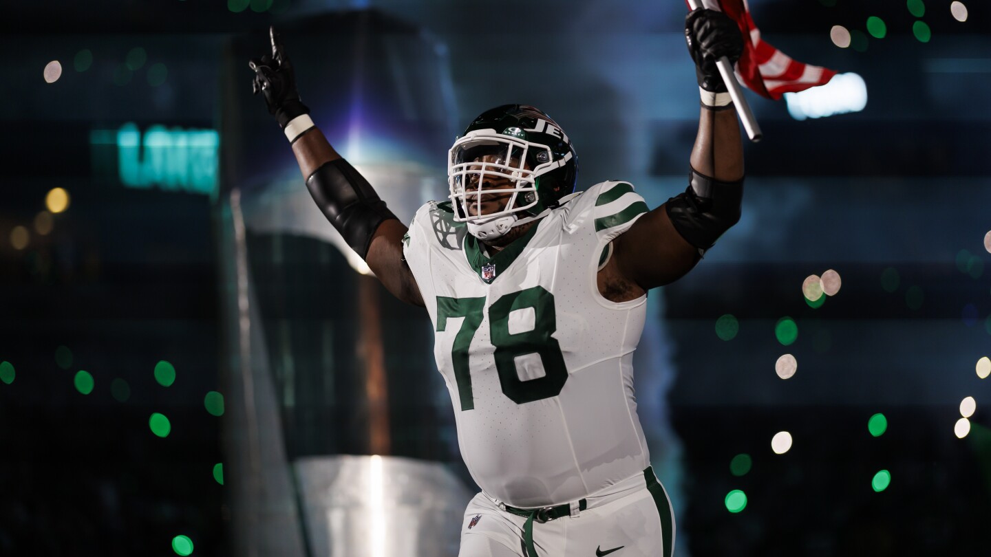 Jets Cut Laken Tomlinson to Free Up Salary Cap Space