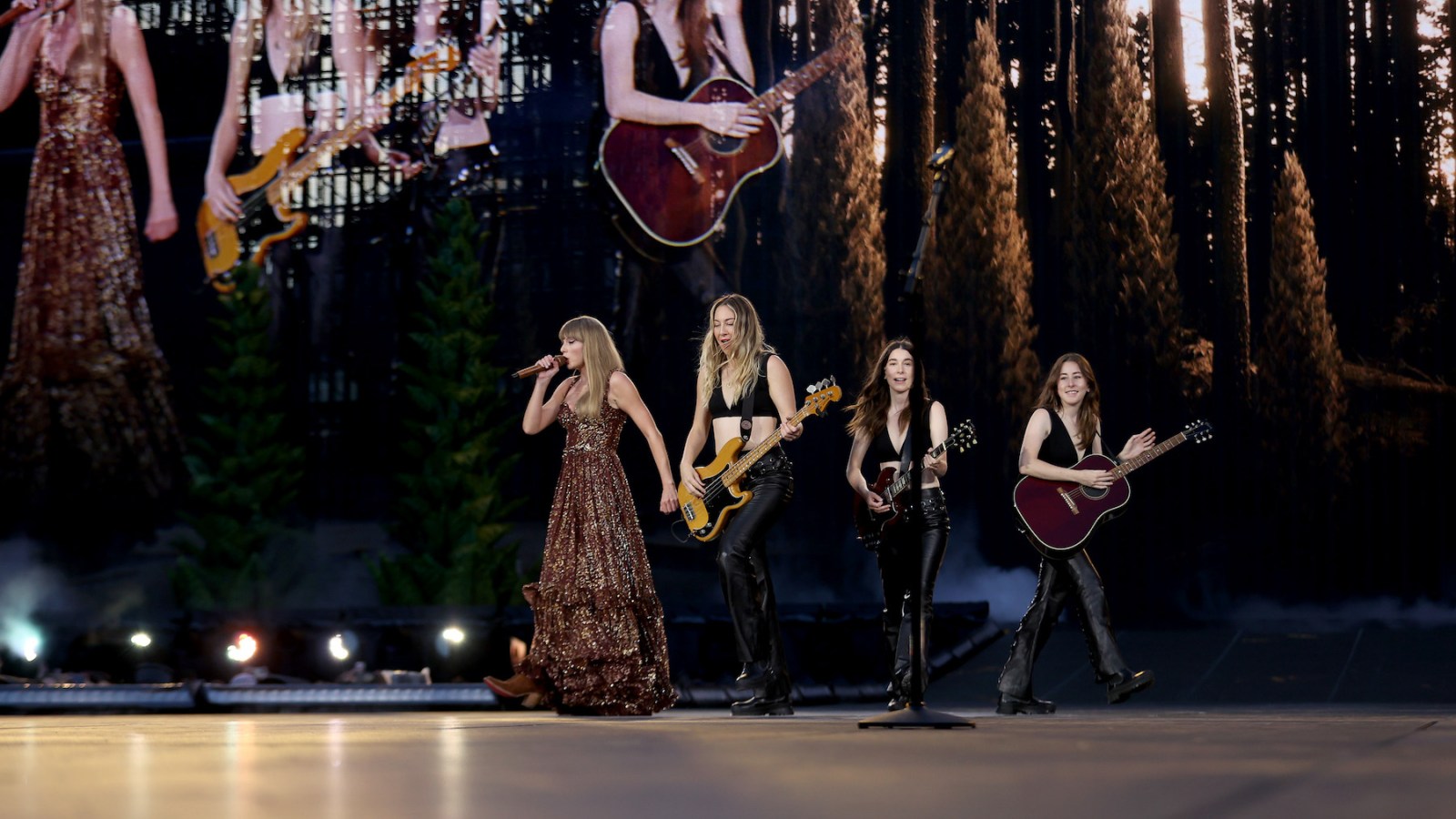 Featured image for Taylor Swift and Haim Unveil "No Body, No Crime" Live in Seattle