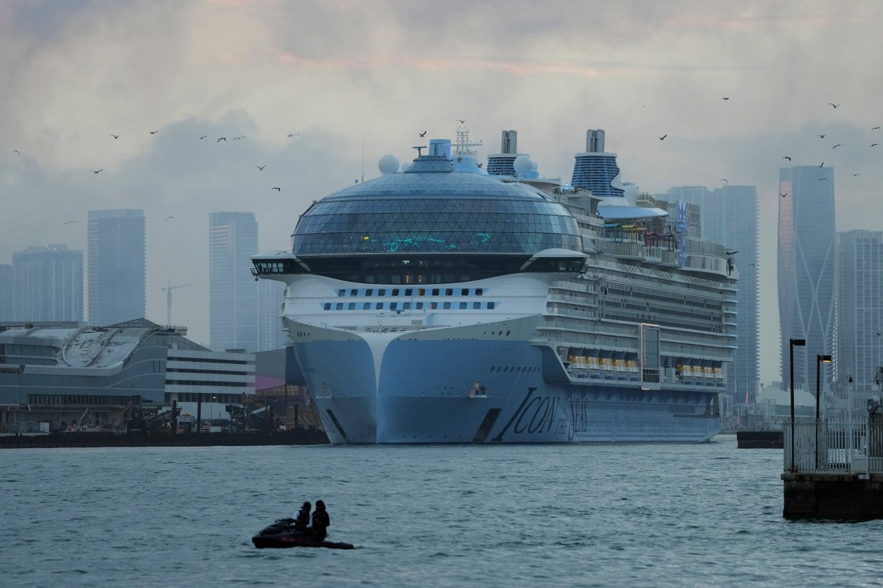 "Icon of the Seas: World's Largest Cruise Ship Raises Environmental Concerns with Epic Amenities and Capacity for 10,000 Passengers"