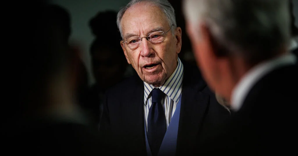 Featured image for GOP Senators Claim FBI Analyzed Lawmakers' Phone Records in Jan. 6 Probe