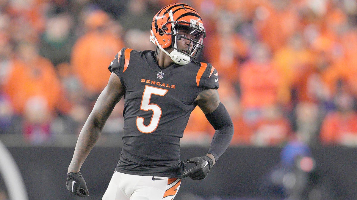 Featured image for "NFL Fantasy Football Week 16: Lineup Decisions, Rankings, and Projections for 2023 Season"