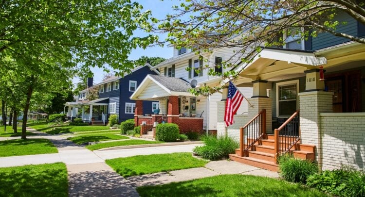 Featured image for Mortgage Rates Drop to 11-Month Low Amid Job Market Concerns