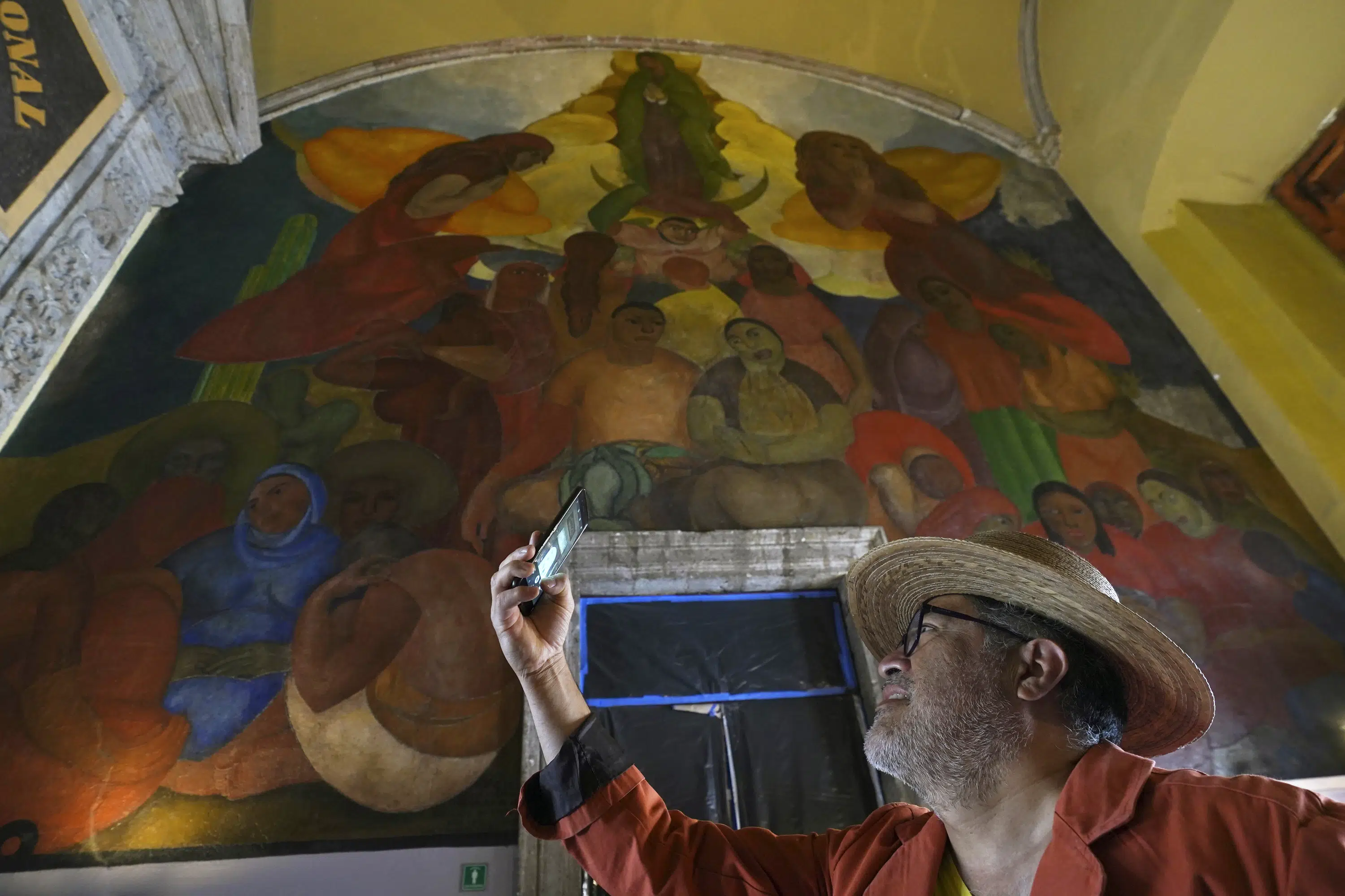 Featured image for The Artistic Transformation of Mexico City's Walls through Murals.