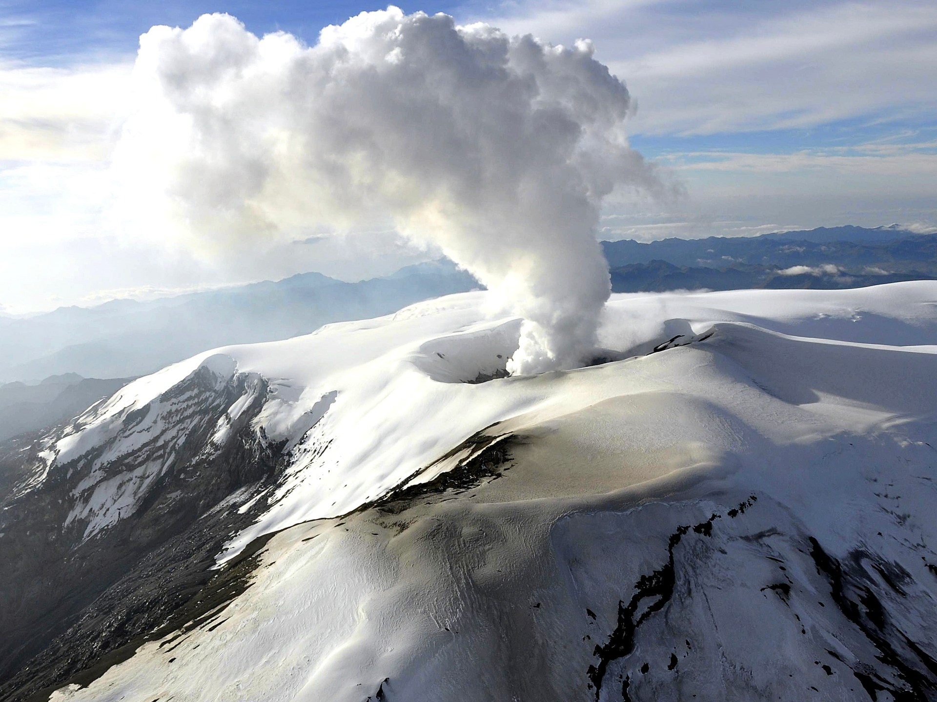 Nevado del Ruiz volcano threat level raised in Colombia.