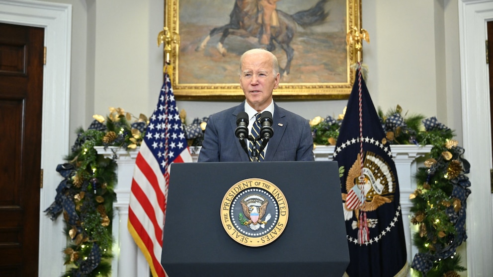 "Senate Republicans Reject Urgent Ukraine Aid, Biden Appeals to Congress"