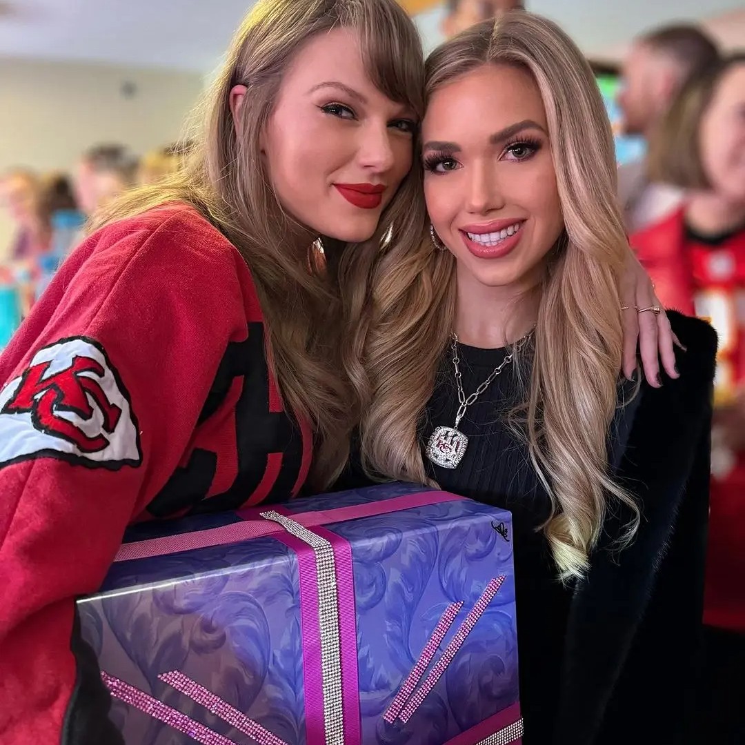 Featured image for Taylor Swift Receives Lavish Birthday Gift from Kansas City Chiefs Owners