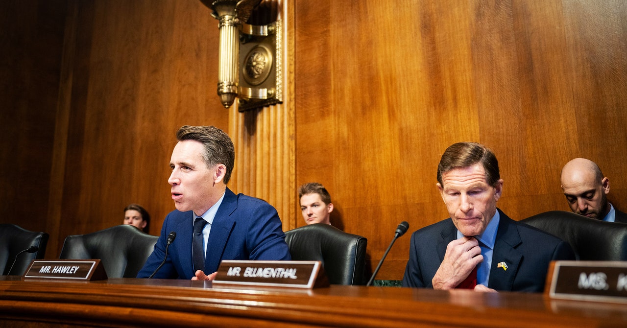 "Congress Urged to Require Tech Companies to Compensate for AI Training Data"