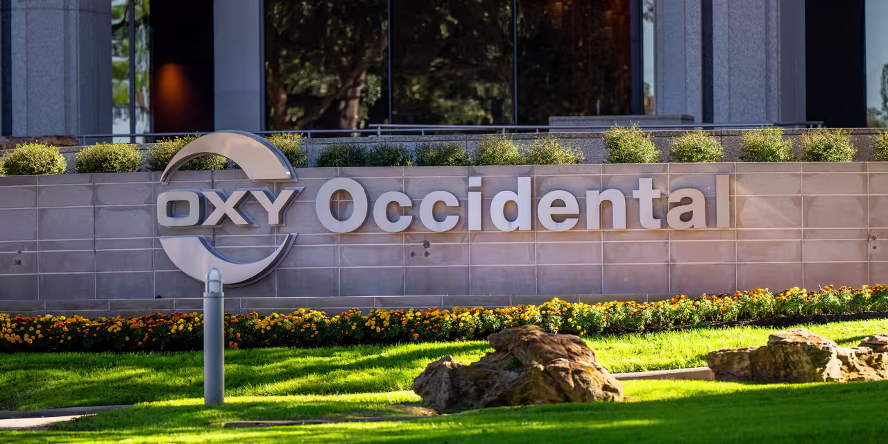 Featured image for Berkshire Hathaway Nears $10 Billion Deal to Acquire Occidental's OxyChem Unit
