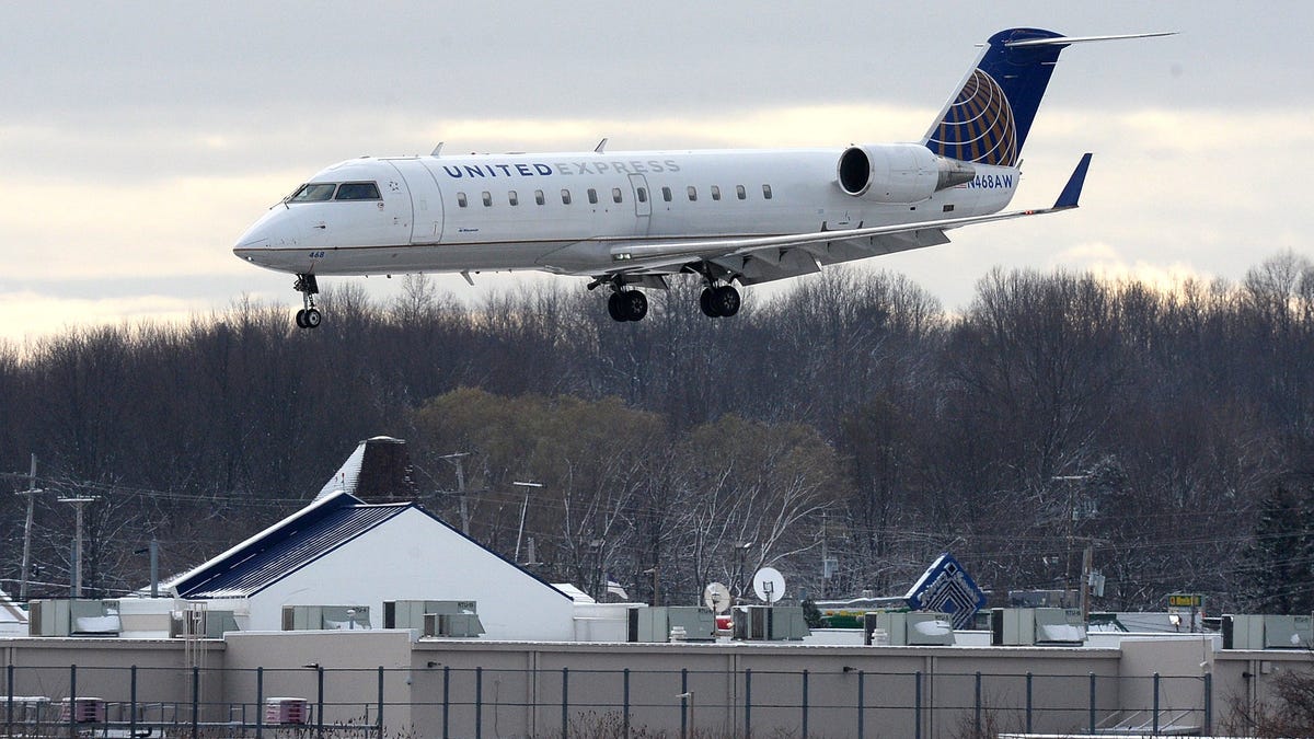 United Airlines cuts Erie service, introduces air-taxi route to O'Hare.