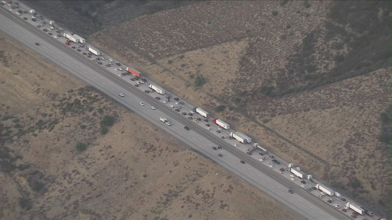 Featured image for Massive Traffic Jam on 5 Freeway Caused by Major Collision near Grapevine