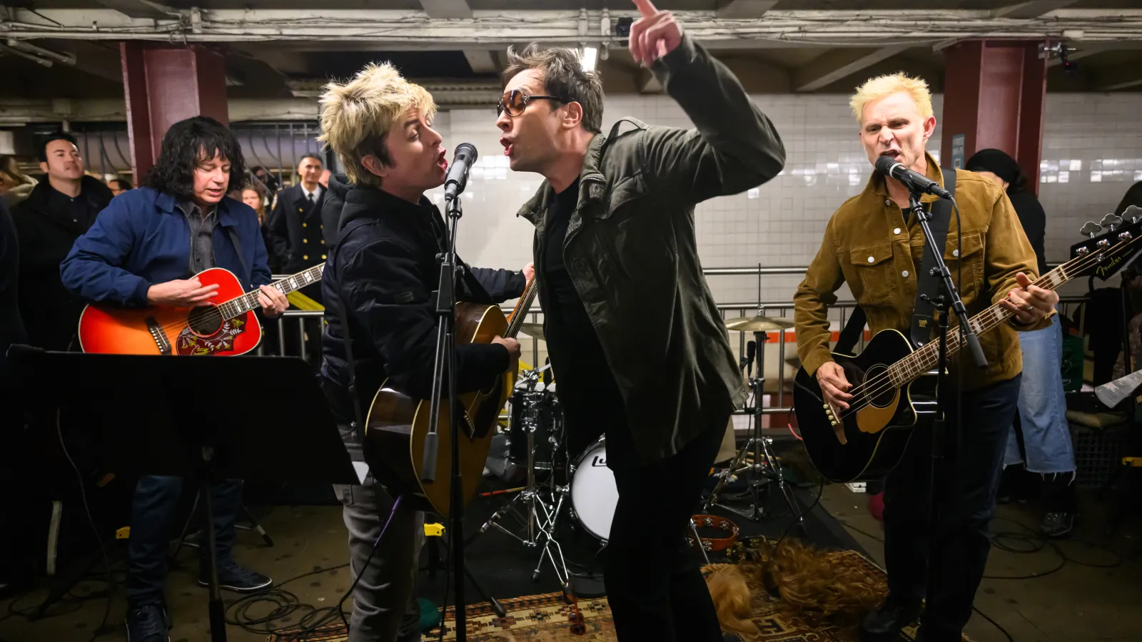 Featured image for Green Day and Jimmy Fallon Surprise NYC Subway with Acoustic Set