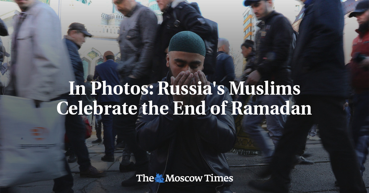 Global Muslims Celebrate Eid al-Fitr with Prayers and Wishes for Peace