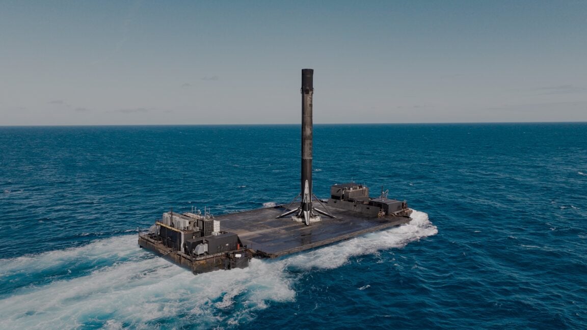 Featured image for Jeff Bezos Continues to Purchase Launches from Elon Musk Despite Weather Delays