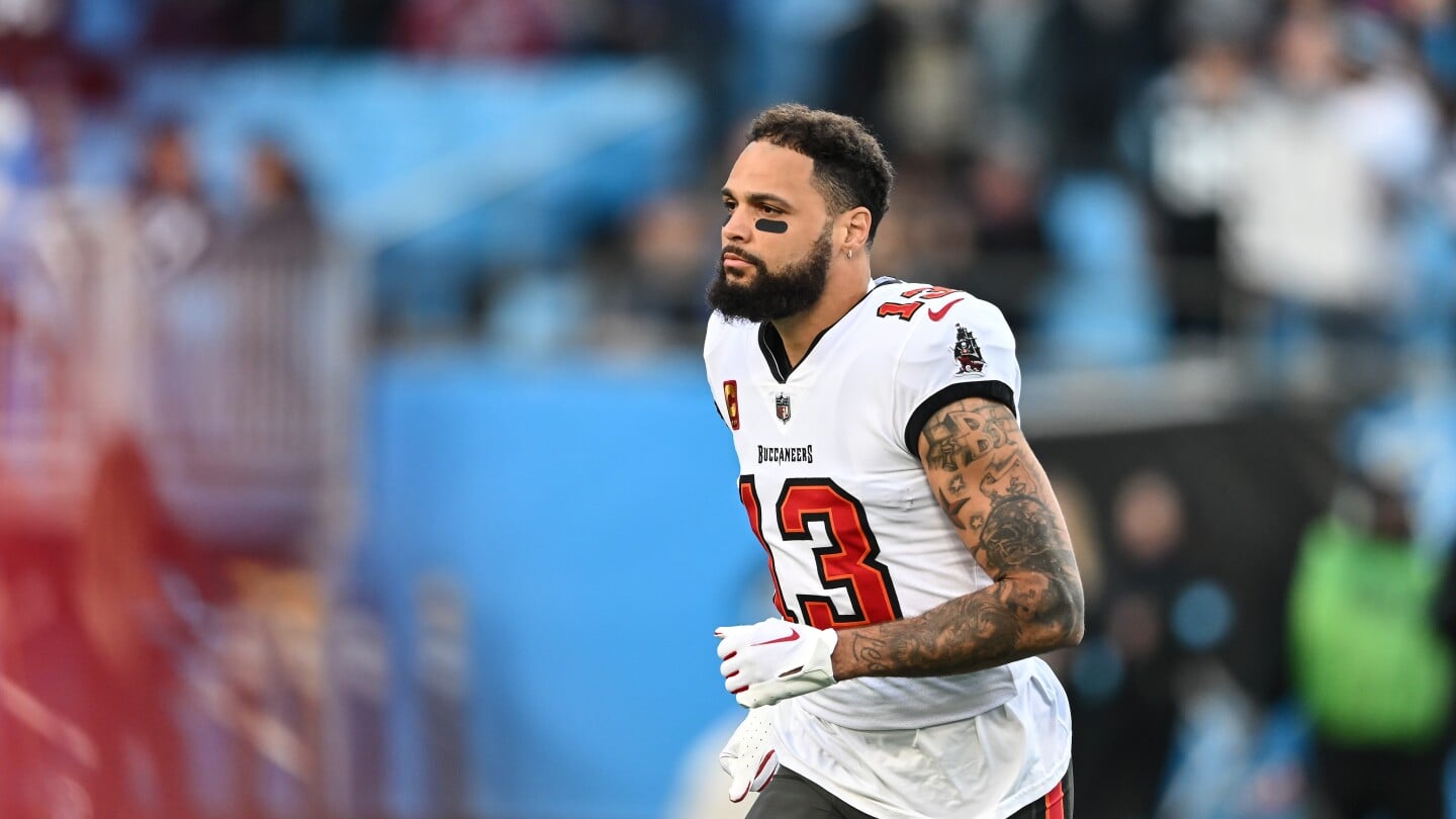 Featured image for Buccaneers' Evans and Wirfs Face Injury Concerns Ahead of Raiders Clash