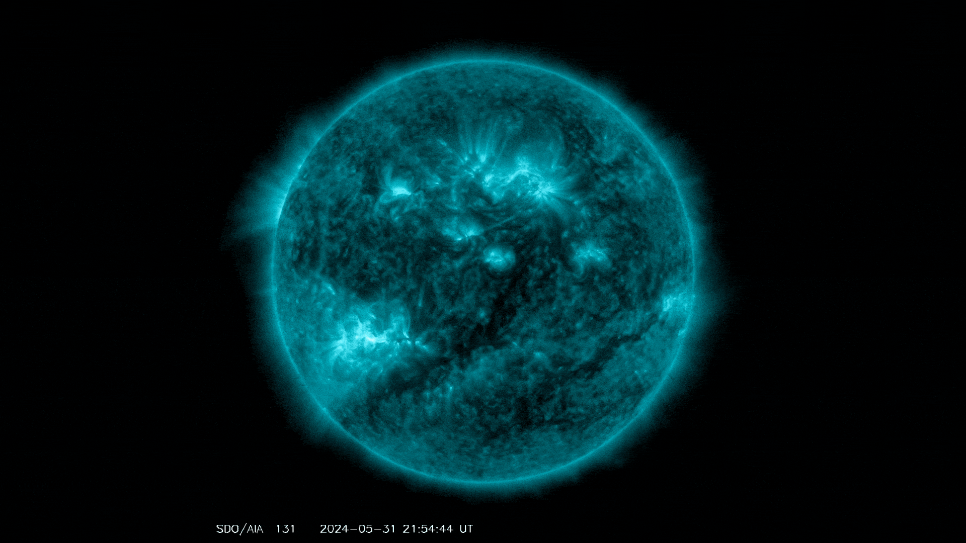 Featured image for Sun Unleashes Intense X-Class Solar Flares, Northern Lights Expected