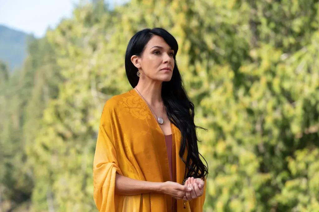 "Yellowjackets" Season 2 Premiere: Adult Lottie's Shocking Act and Early Reviews.