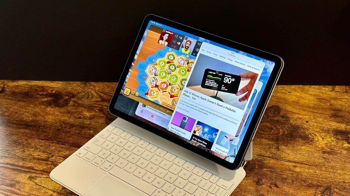 Featured image for "iPadOS 17 Beta Enhances Features and Improves User Experience"