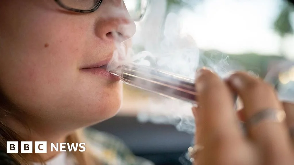 UK weighs vaping ban in cars with children and school grounds