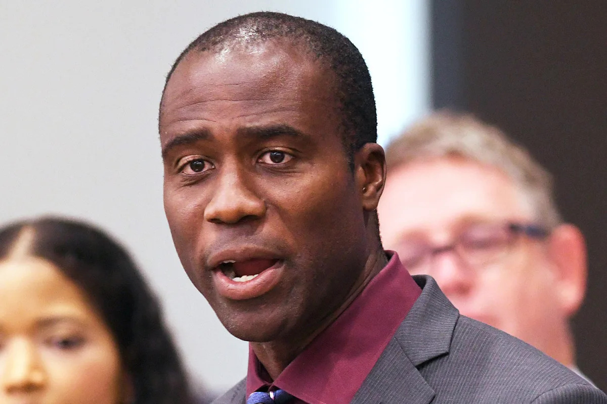 Featured image for "Florida's Measles Outbreak: Surgeon General Defies Science, Encourages Unvaccinated Kids in School"