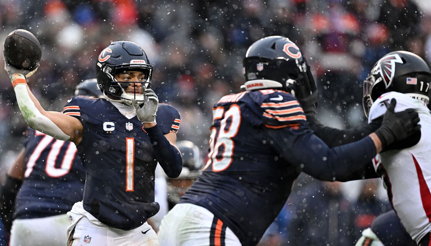 "Justin Fields' Future with Bears in Focus After Standout Performance and Touchdown Rush"