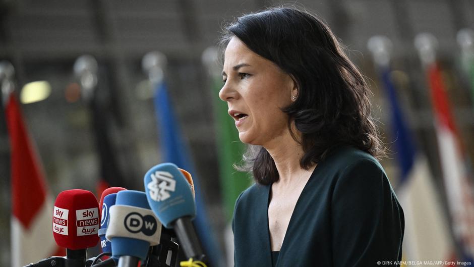 "EU Pushes for New Sanctions on Russia as Navalny's Widow Confronts Putin"