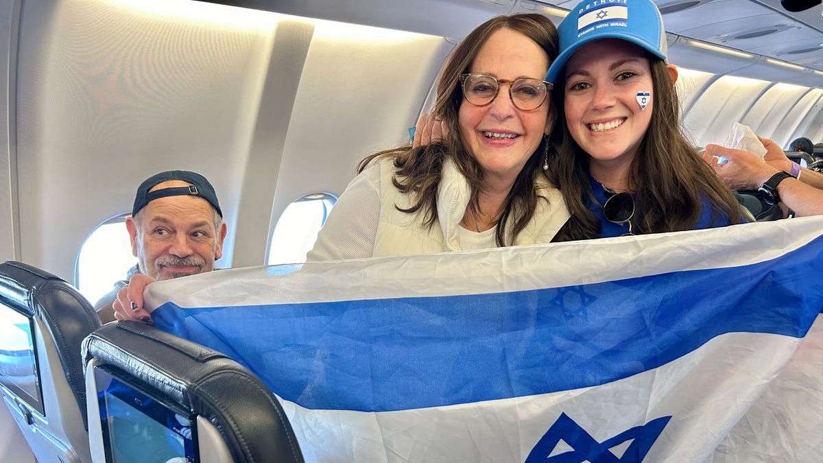 Featured image for Bus Driver Walk-Out Causes Metro Detroit Jews to Miss March for Israel