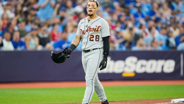 Featured image for Javier Báez benched mid-game for costly mistakes.