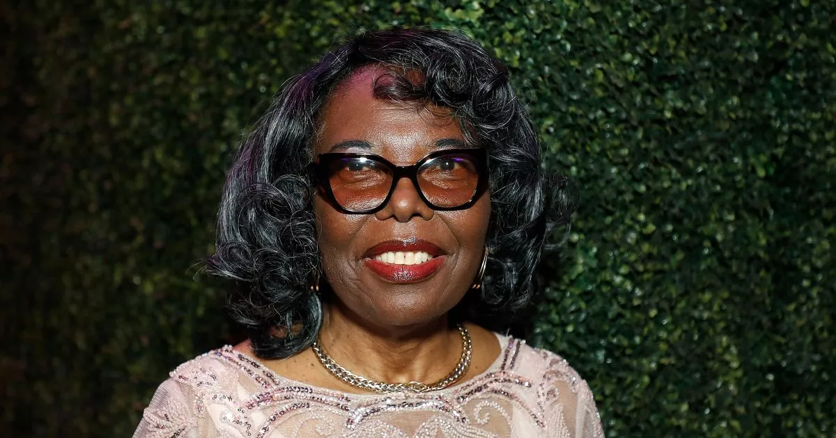 Featured image for Notorious B.I.G.'s Mom Vows to 'Slap the Daylights' Out of P Diddy