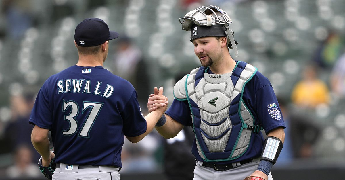 Mariners sweep Athletics with Trammell's bat.