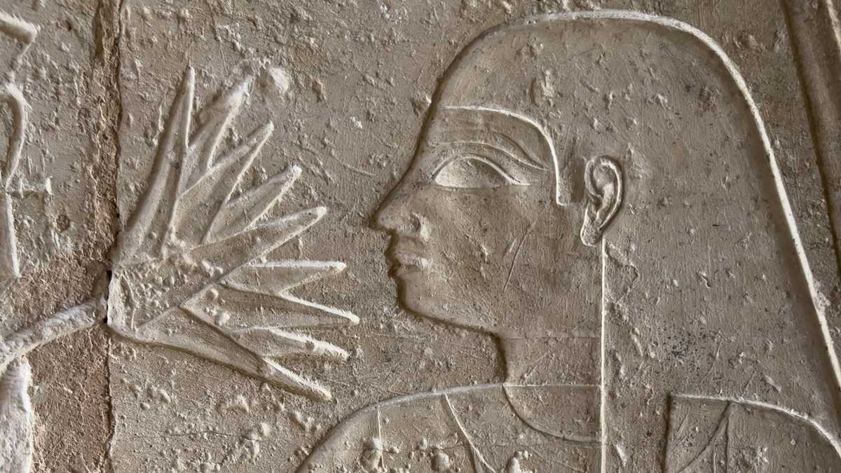 Cracking the Scent of Cleopatra's Perfume