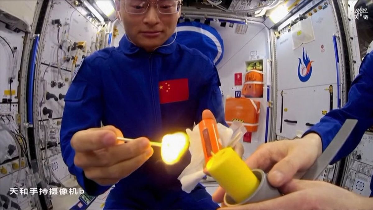 Featured image for Chinese Astronauts Demonstrate Fire in Space on Tiangong Space Station (Video)