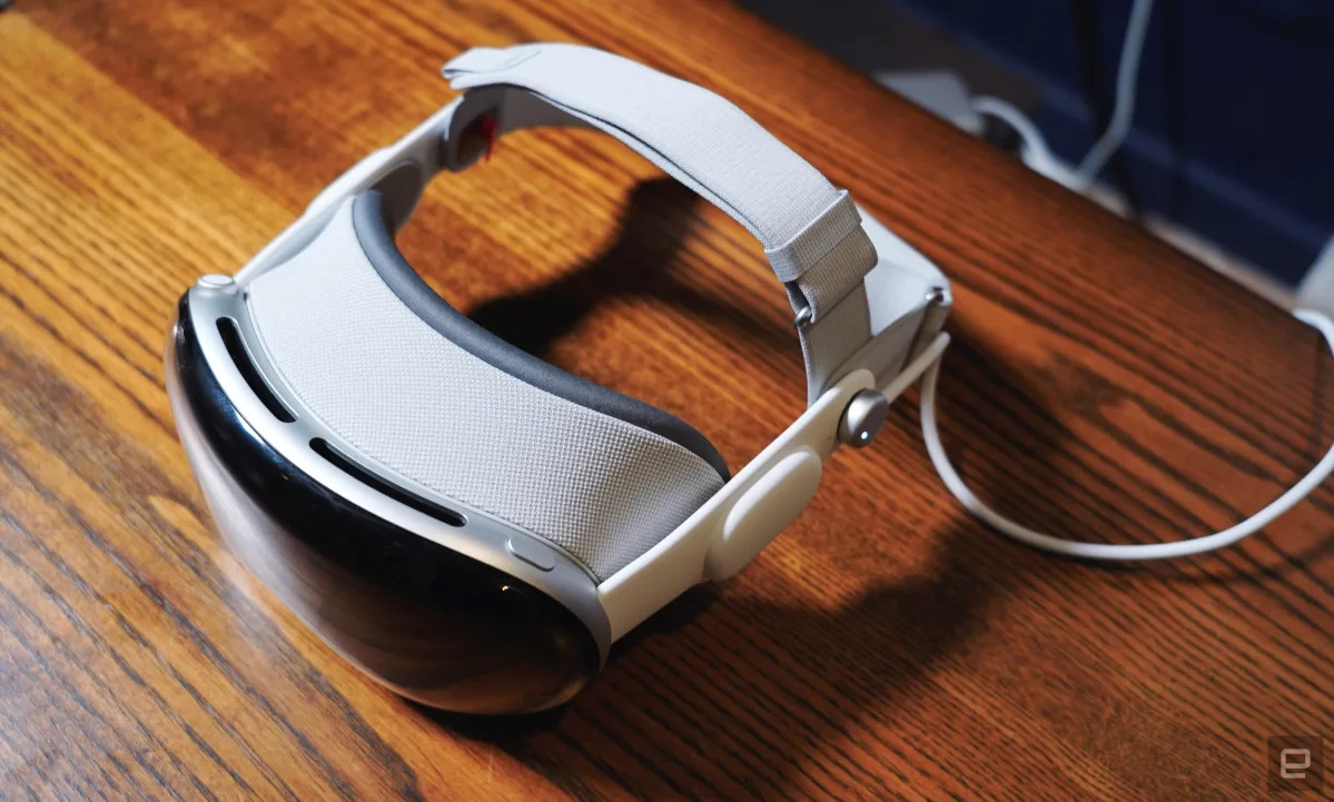 Featured image for "Apple Vision Pro Units Plagued by Front Glass Cracks"