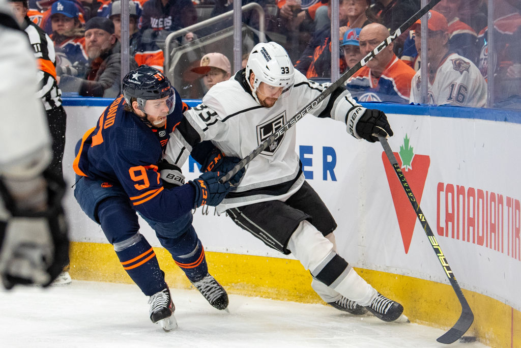 "Oilers Dominate Kings 4-1 in Potential Playoff Preview"
