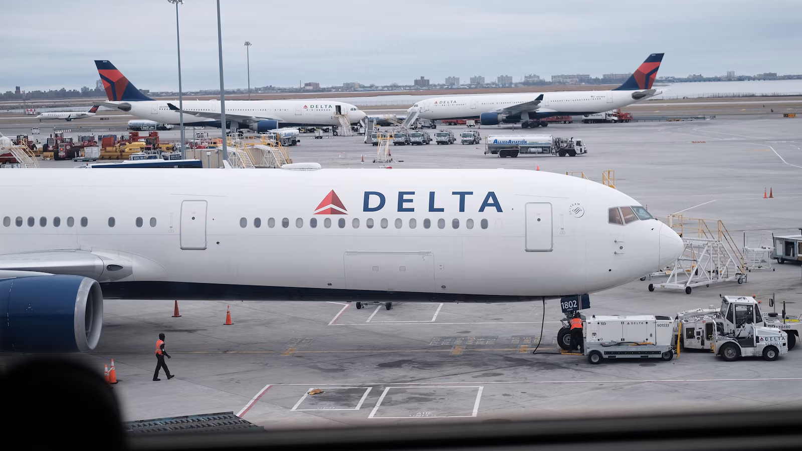 Stowaway Uncovered on NYC to Paris Delta Flight