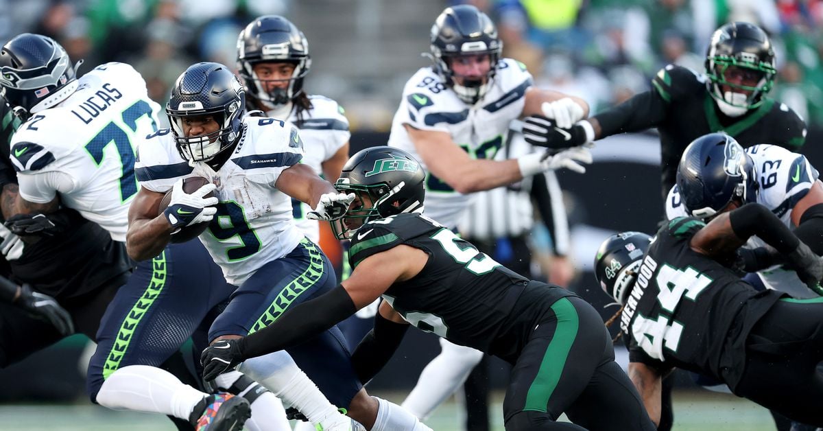 Featured image for Seahawks Face Uncertainty with Key Players Ahead of Cardinals Clash