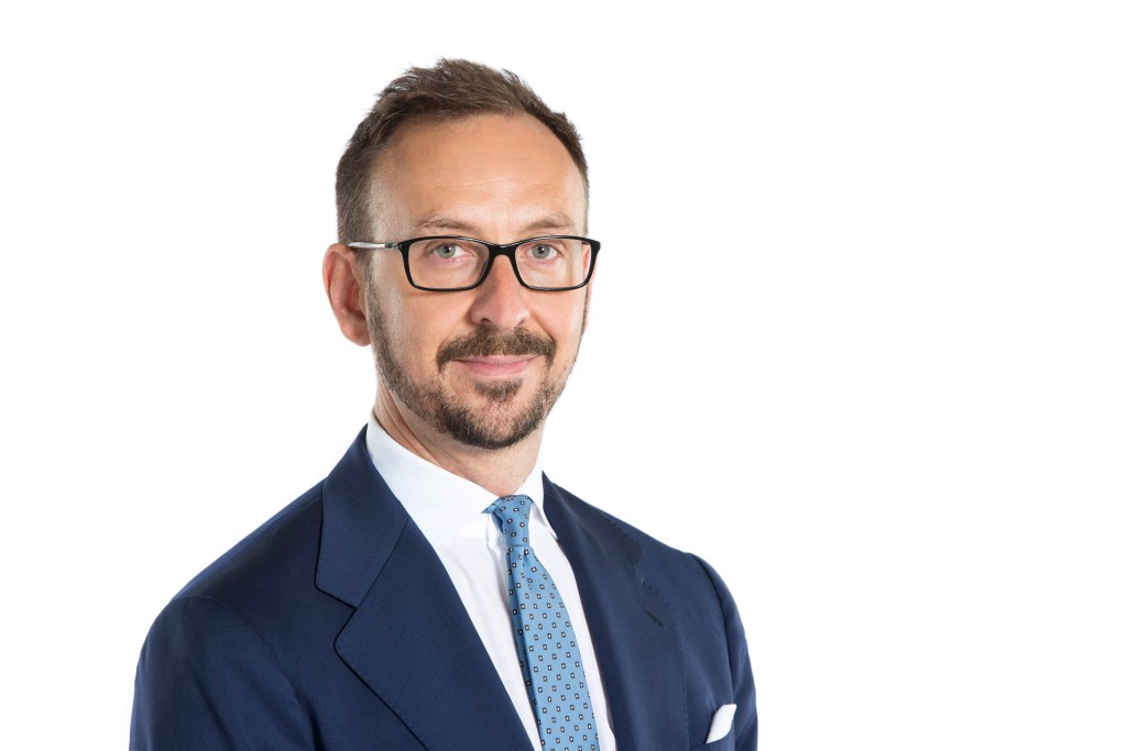 "Sky UK & Ireland CEO Stephen Van Rooyen Steps Down, Reporting Shifts to CEO Dana Strong"