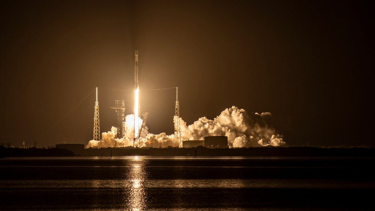 "SpaceX Successfully Launches 23 Starlink Satellites on 300th Mission"