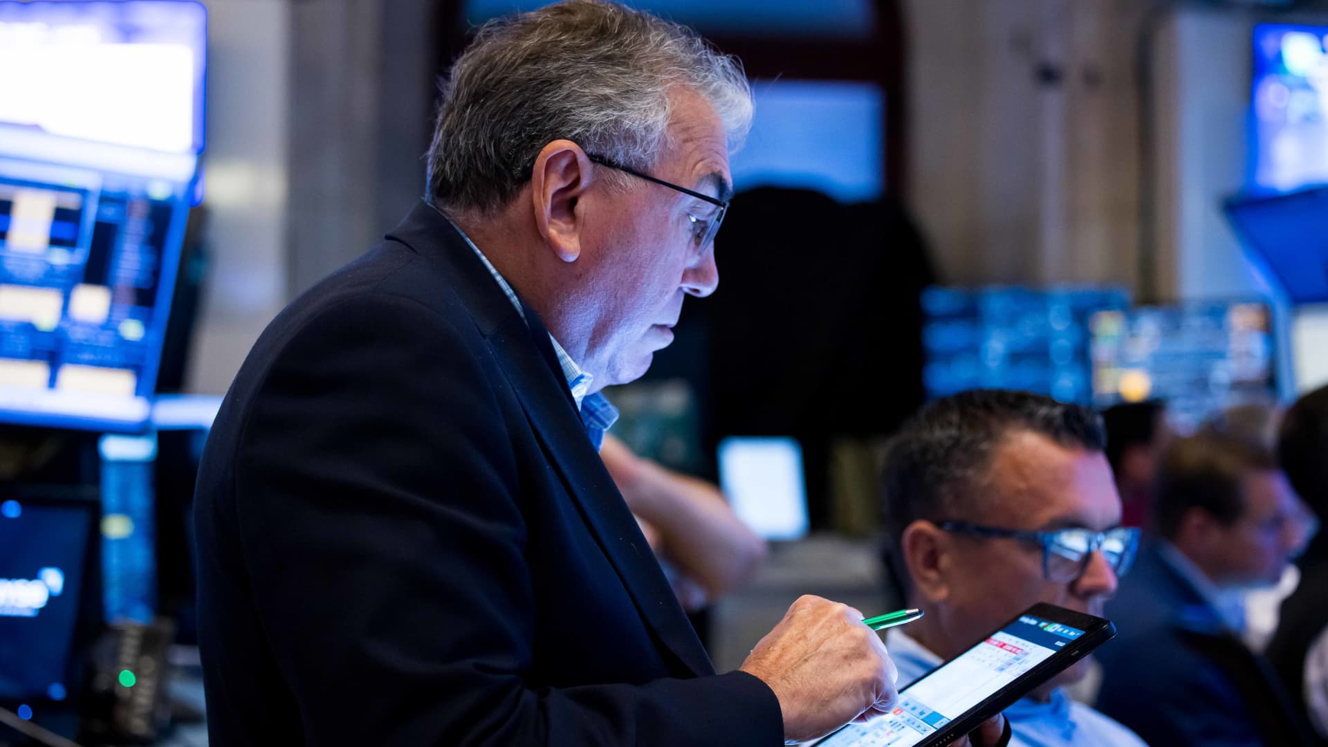 Treasury Yields Rise Amid Mixed Market Signals Despite Fed Rate Cut