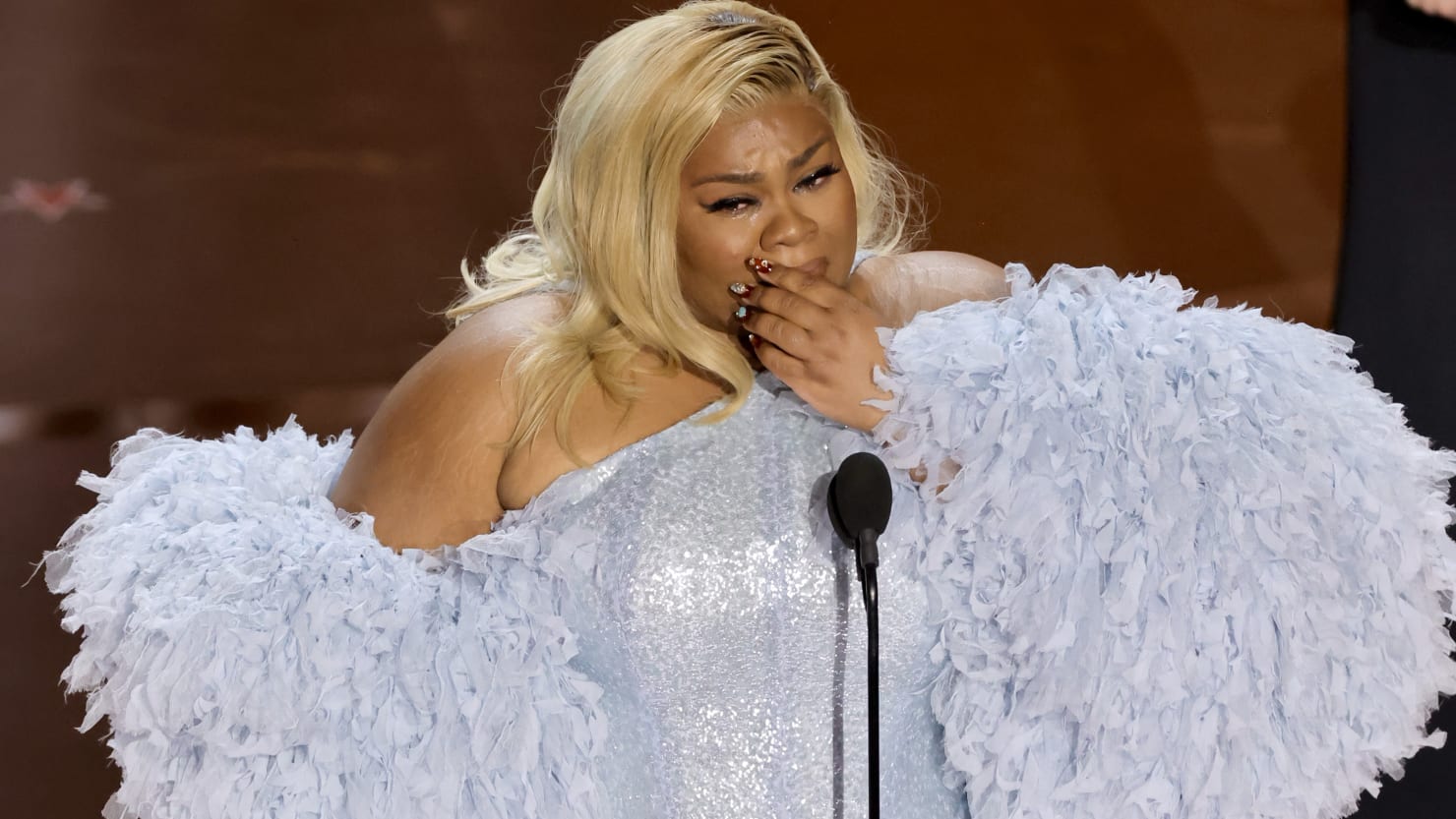 Featured image for Da'Vine Joy Randolph's Emotional Oscar Speech Moves Audience to Tears