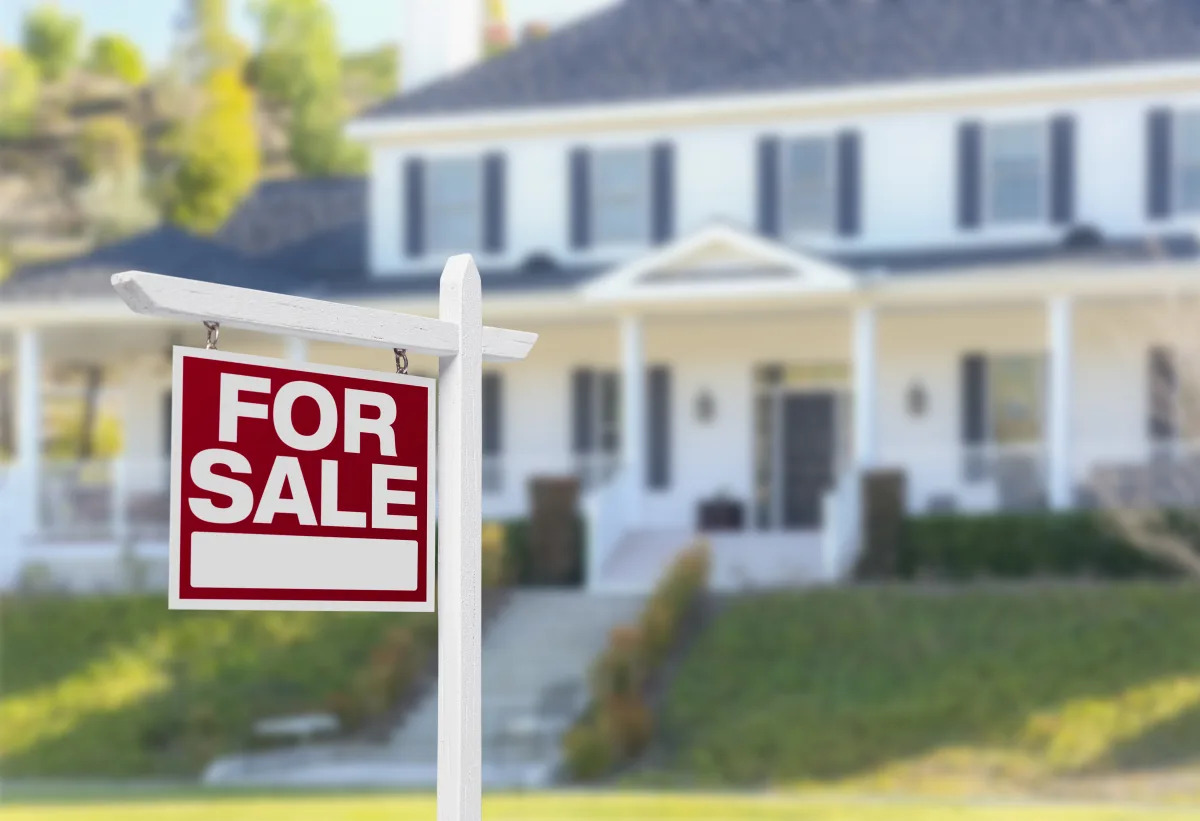 "March Mortgage Rates Dip, Sparking Surge in Demand"
