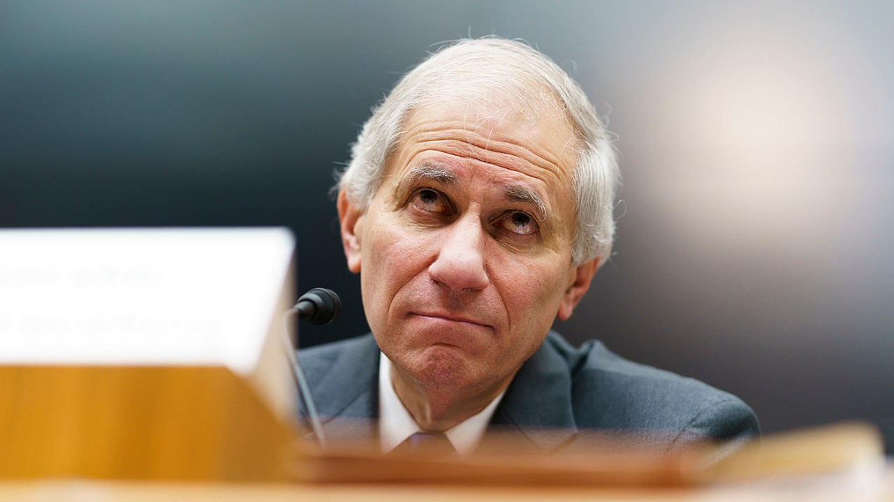 FDIC Chief Under Fire: Bipartisan Pressure Mounts Over Allegations