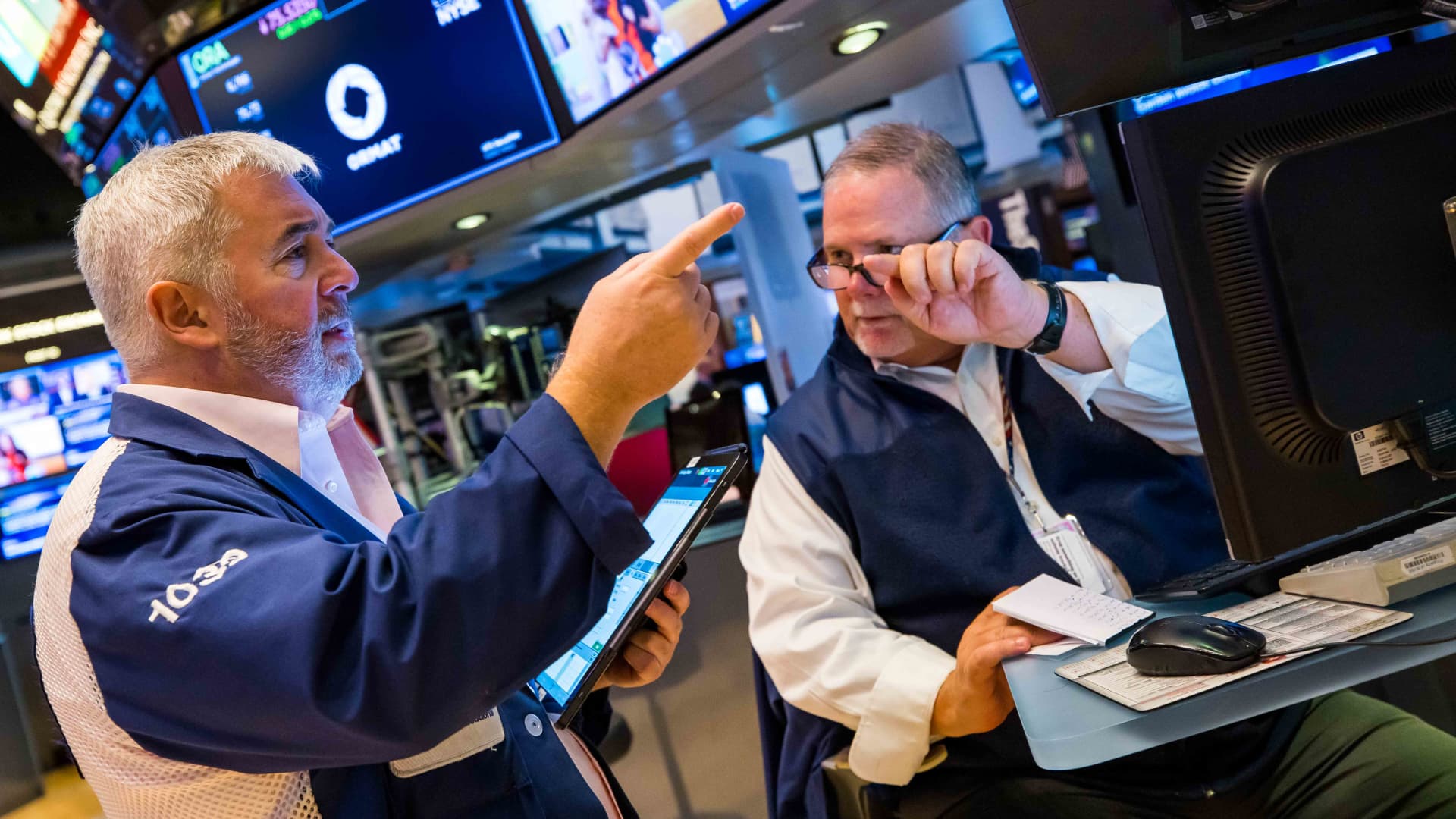 "Stock futures dip ahead of Fed decision, while US stocks close higher in countdown"