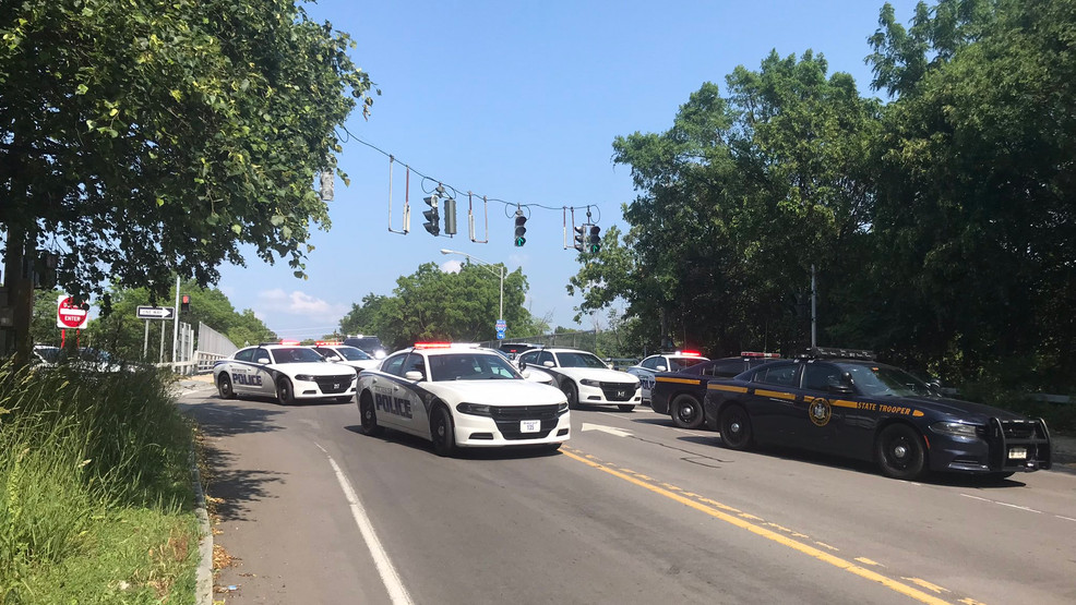 Police search for suspects after stolen car crashes in Rochester