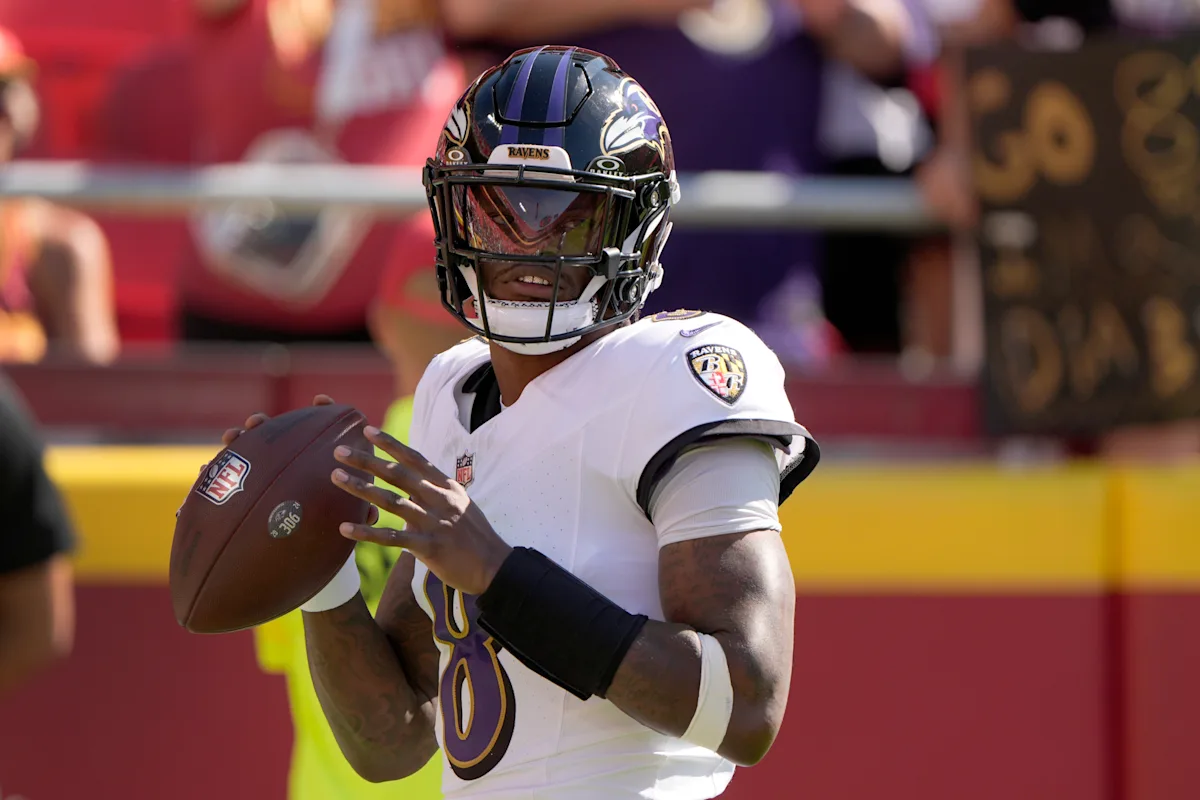 Lamar Jackson Exits Game Early with Hamstring Injury in Ravens' Loss to Chiefs