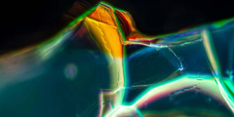 Featured image for Centuries-old Roman "wow glass" reveals stunning photonic crystal patina
