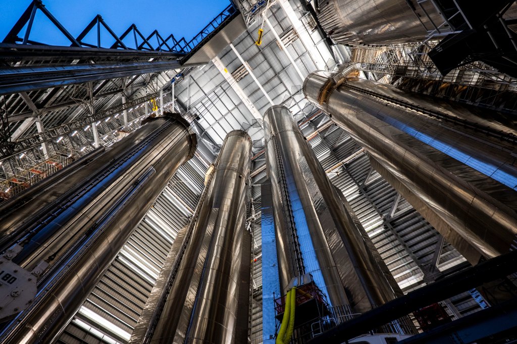 Featured image for "U.S. Military Eyes SpaceX's Starship for Supply and Troop Transport"